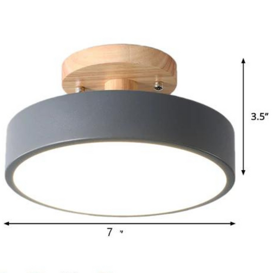 Scandinavische plafondlamp met houten details en energiezuinige LED-verlichting