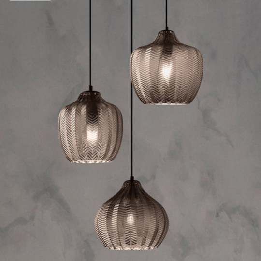 Moderne glazen hanglamp met Scandinavisch design voor sfeervolle verlichting