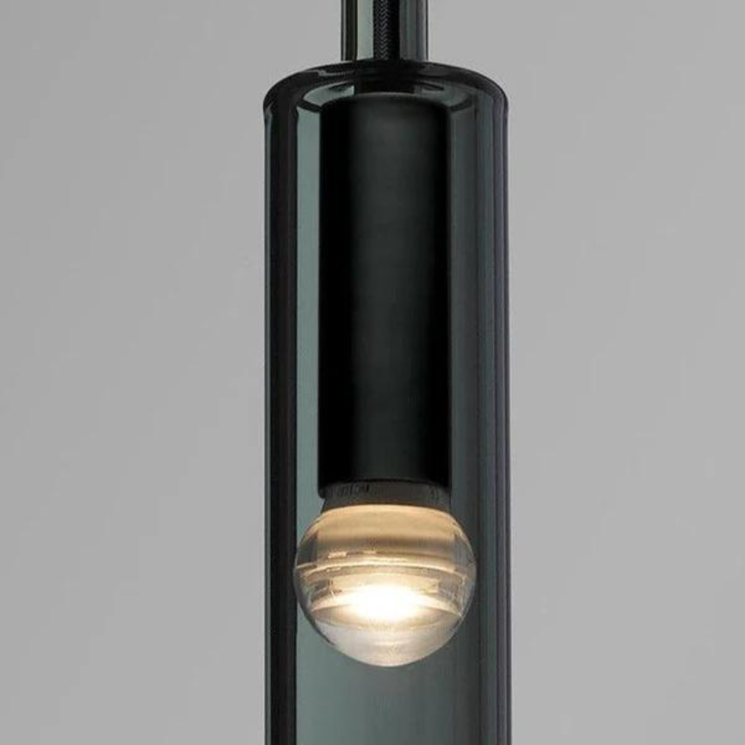 Donkere glazen hanglamp met verstelbare ophanging en modern design