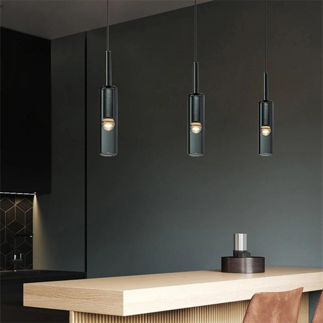 Donkere glazen hanglamp met verstelbare ophanging en modern design