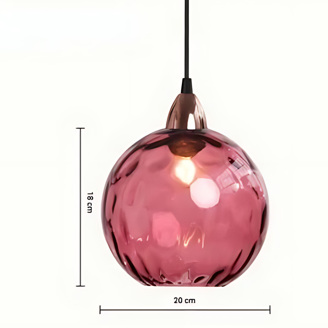 Elegante glazen bol hanglamp met sfeervolle verlichting