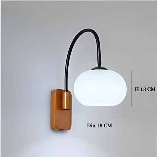 Moderne wandlamp met draaibaar glazen kap voor sfeervolle verlichting