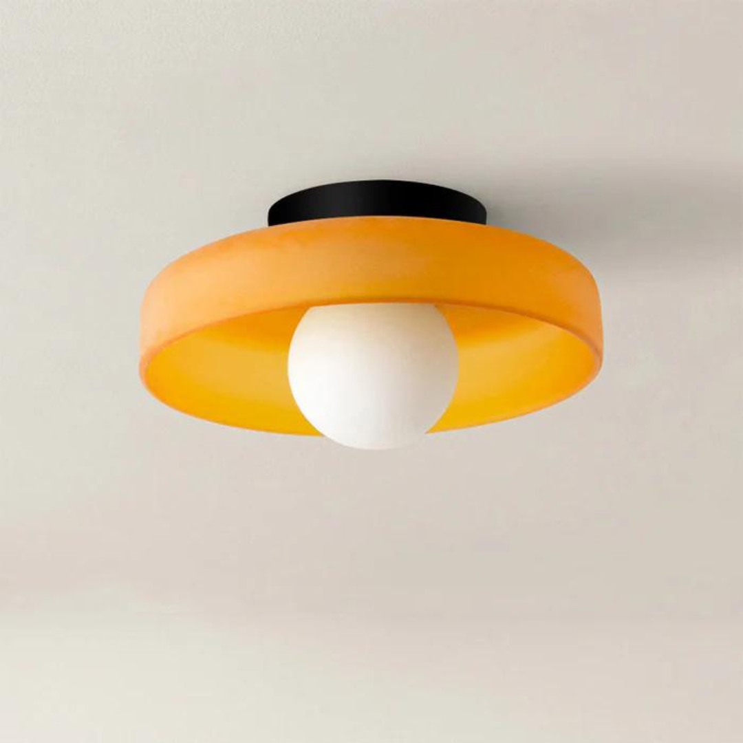 Moderne ronde plafondlamp met slank design en praktische functies