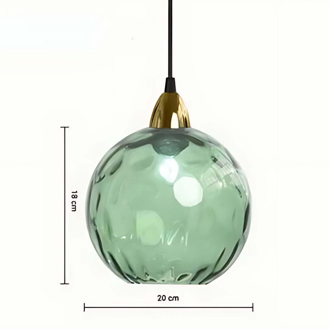 Elegante glazen bol hanglamp met sfeervolle verlichting