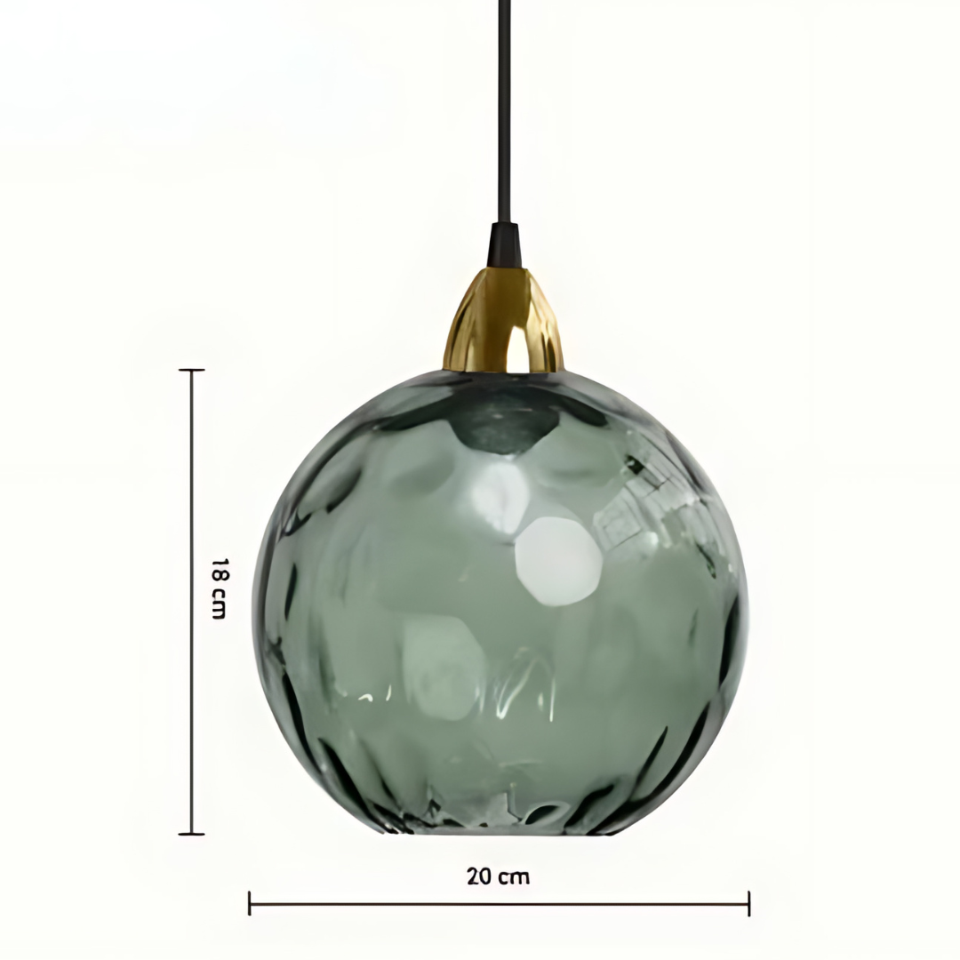 Elegante glazen bol hanglamp met sfeervolle verlichting