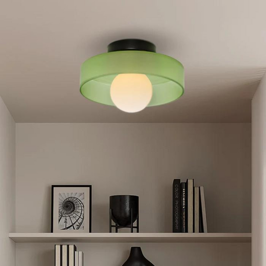 Moderne ronde plafondlamp met slank design en praktische functies