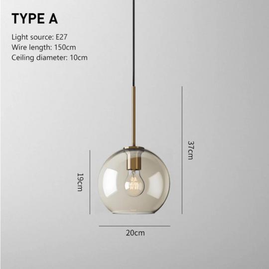 Moderne hanglamp van messing en glas met minimalistisch design