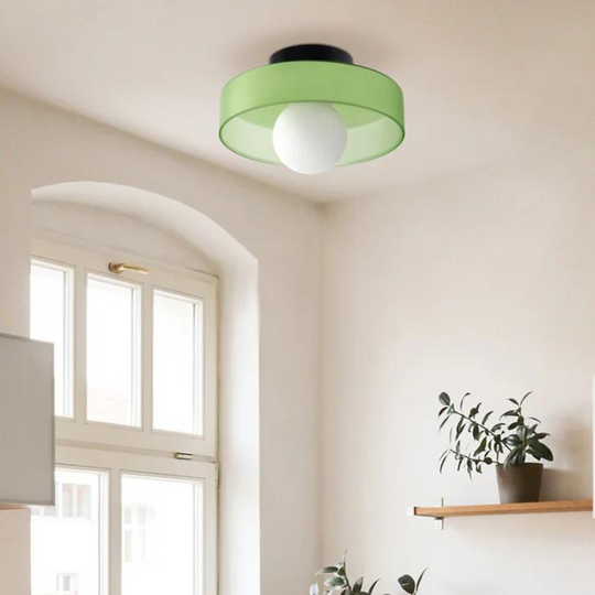 Moderne ronde plafondlamp met slank design en praktische functies