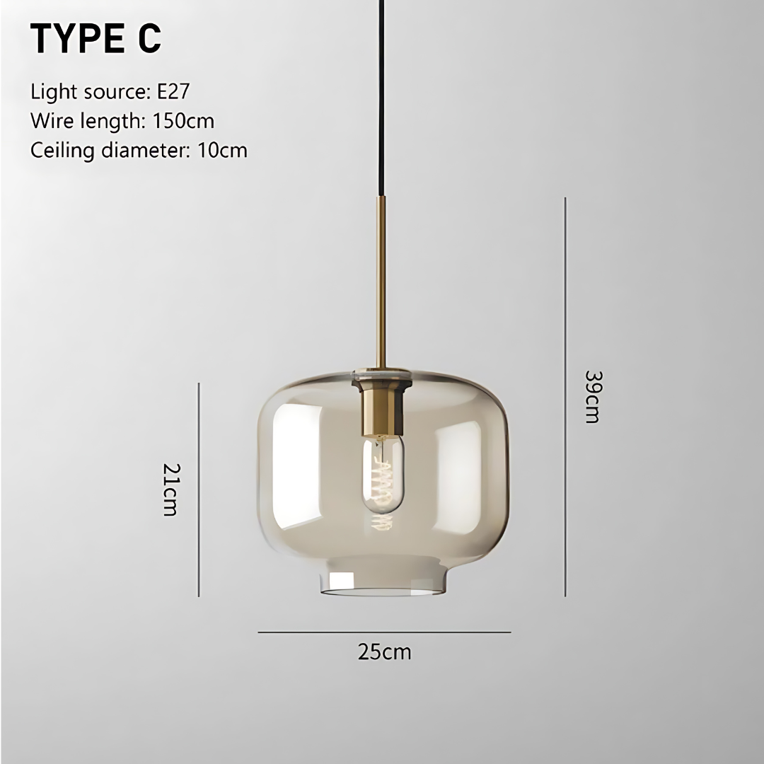 Moderne hanglamp van messing en glas met minimalistisch design