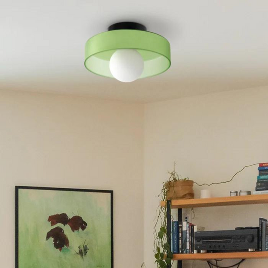 Moderne ronde plafondlamp met slank design en praktische functies