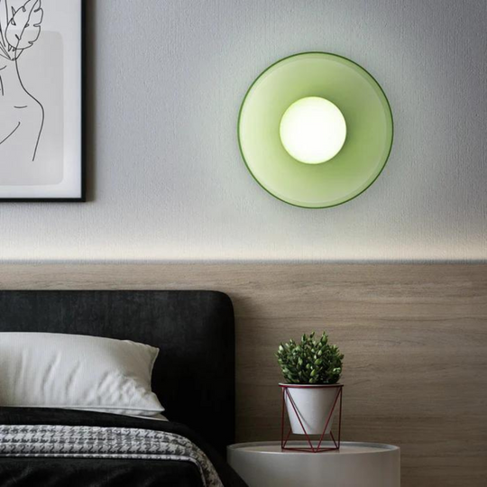 Moderne ronde plafondlamp met slank design en praktische functies