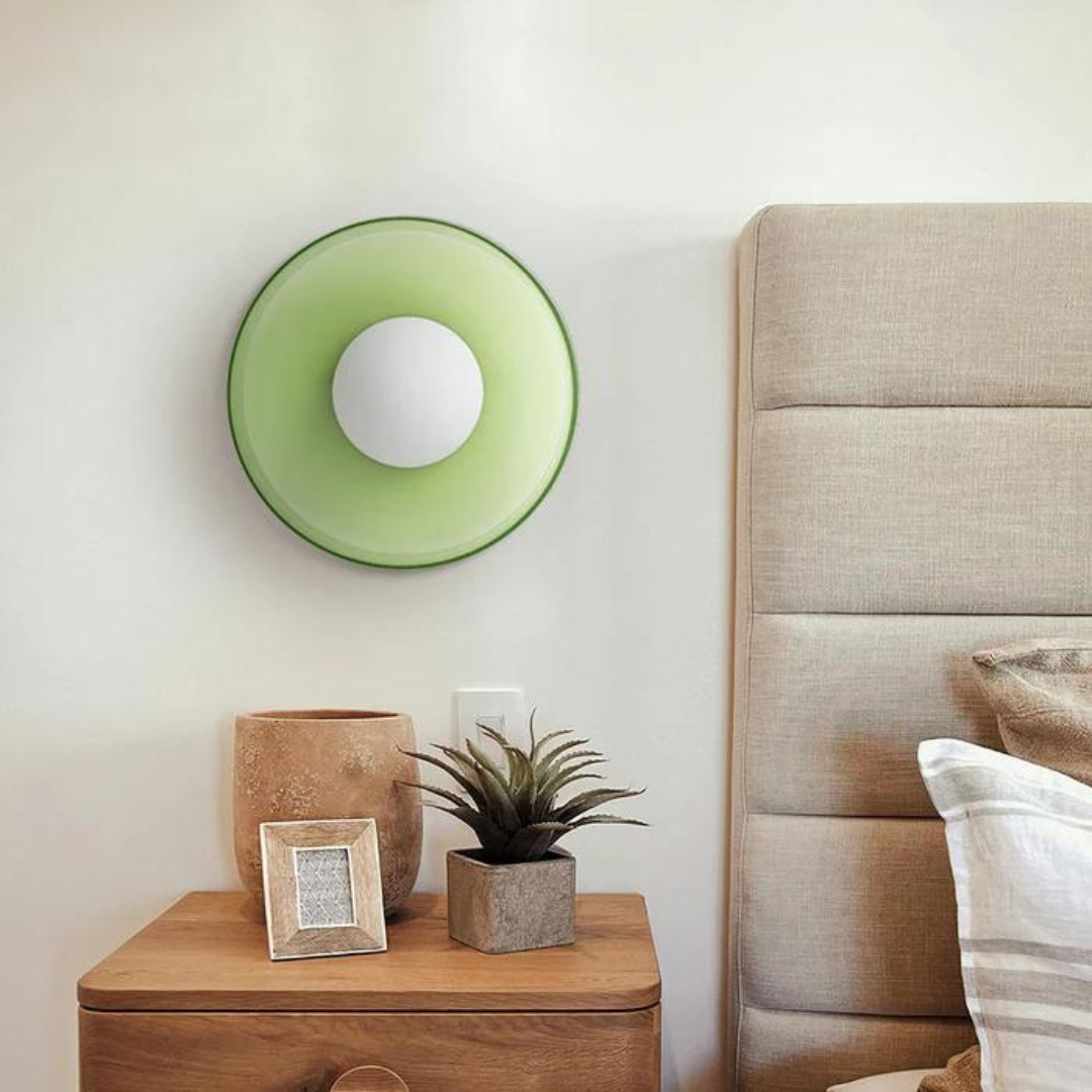 Moderne ronde plafondlamp met slank design en praktische functies