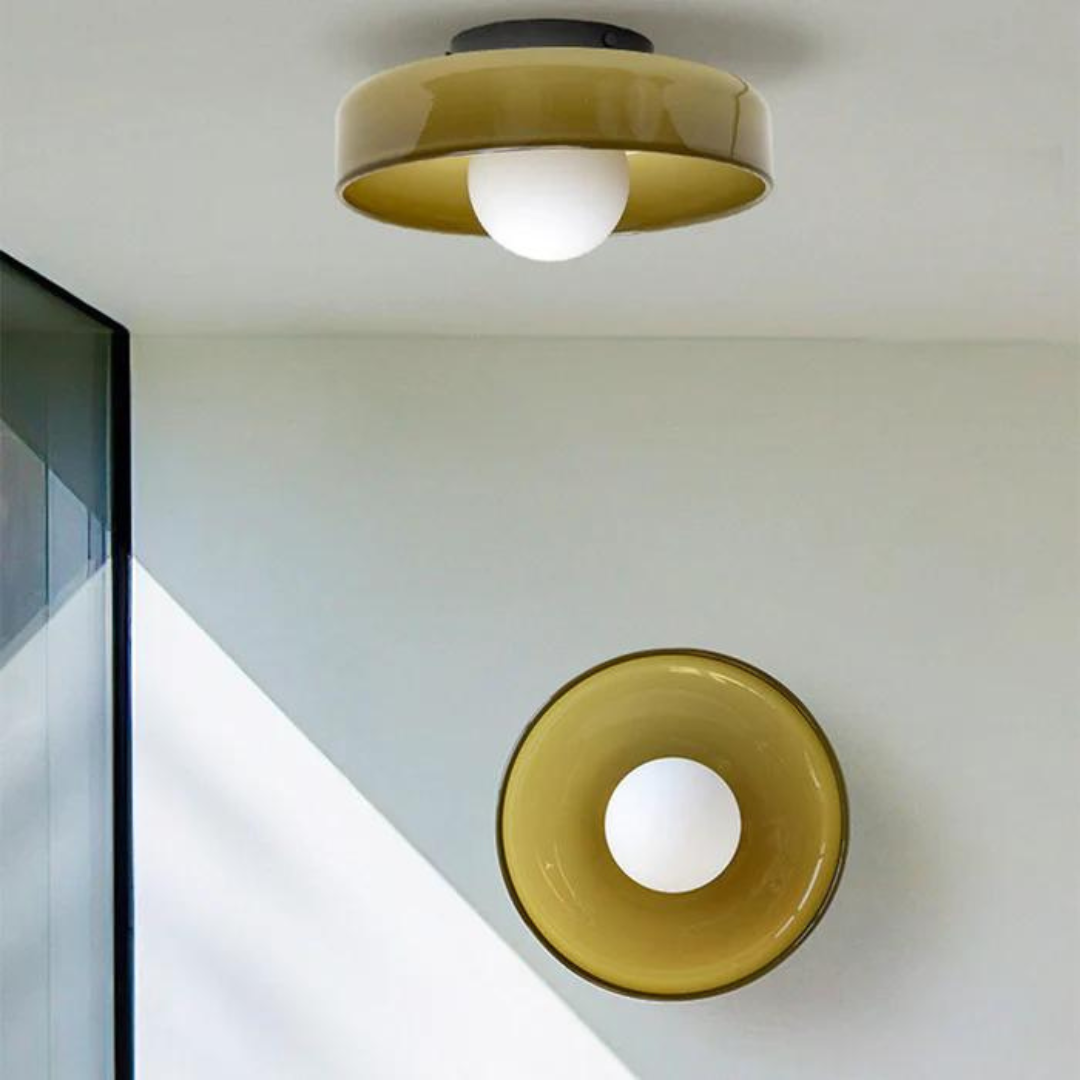 Moderne ronde plafondlamp met slank design en praktische functies