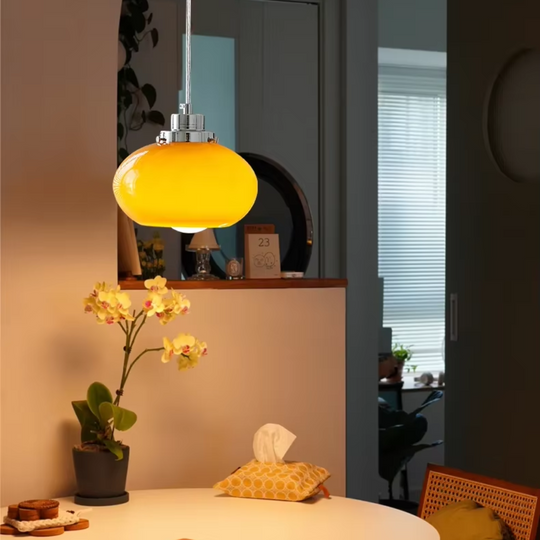 Bauhaus hanglamp met gele glazen kap - Vintage charme en modern design