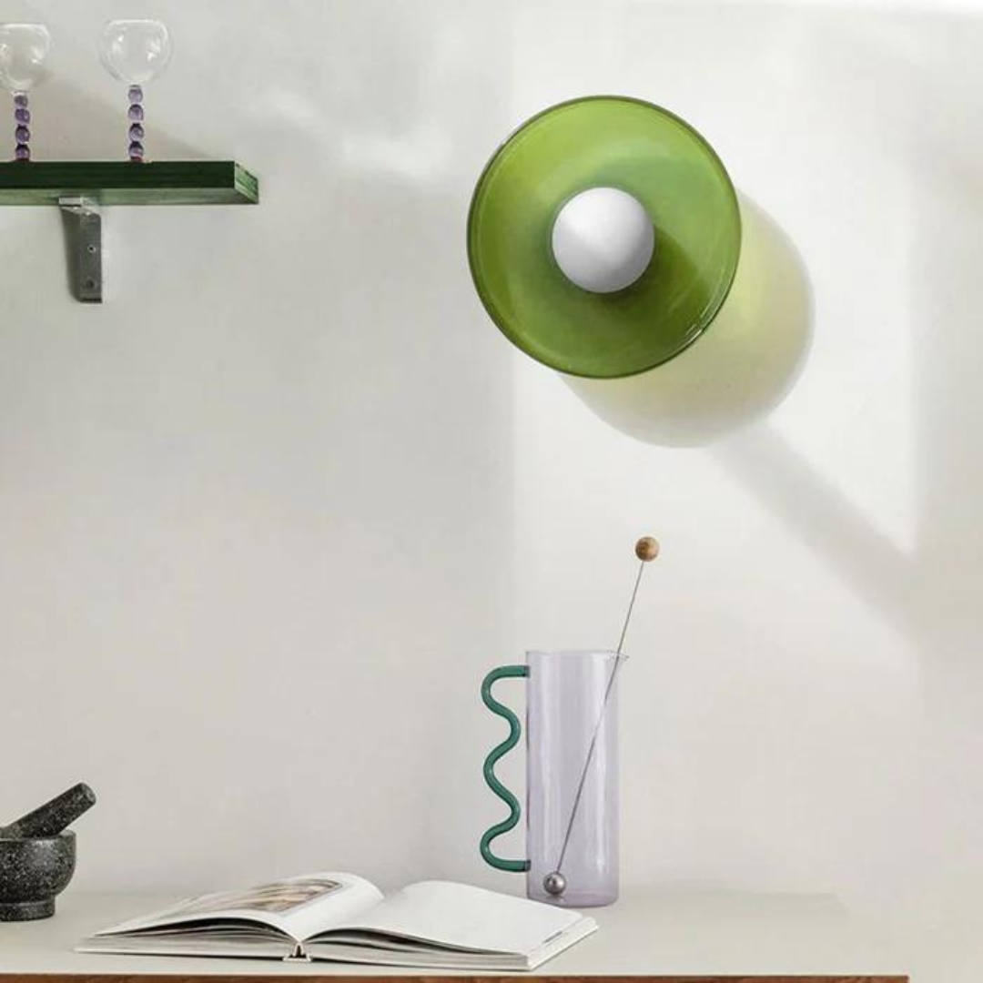 Moderne ronde plafondlamp met slank design en praktische functies