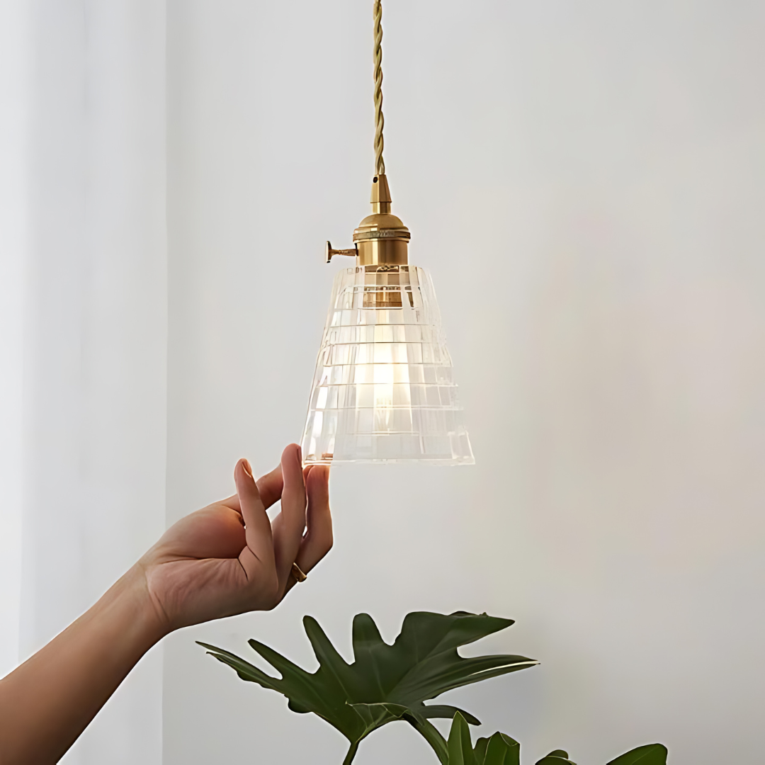 Glazen Hanglamp met Verfijnd Ontwerp en Industrieel Karakter