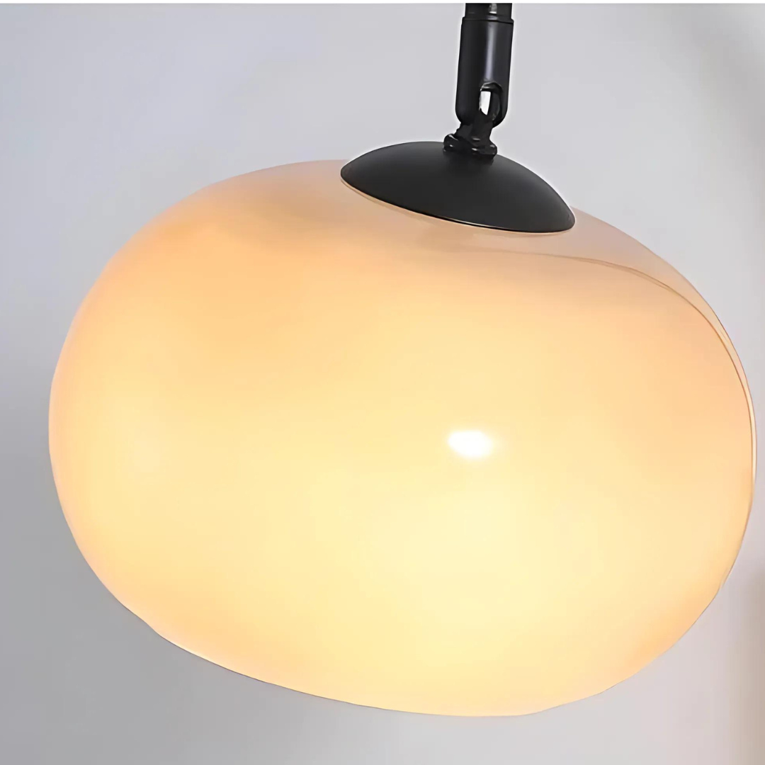 Moderne wandlamp met draaibaar glazen kap voor sfeervolle verlichting