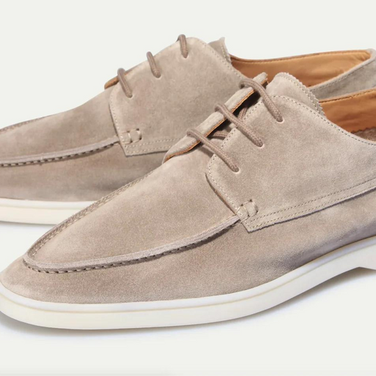 Stijlvolle heren schoenen van luxe suède met klassiek vetersluiting