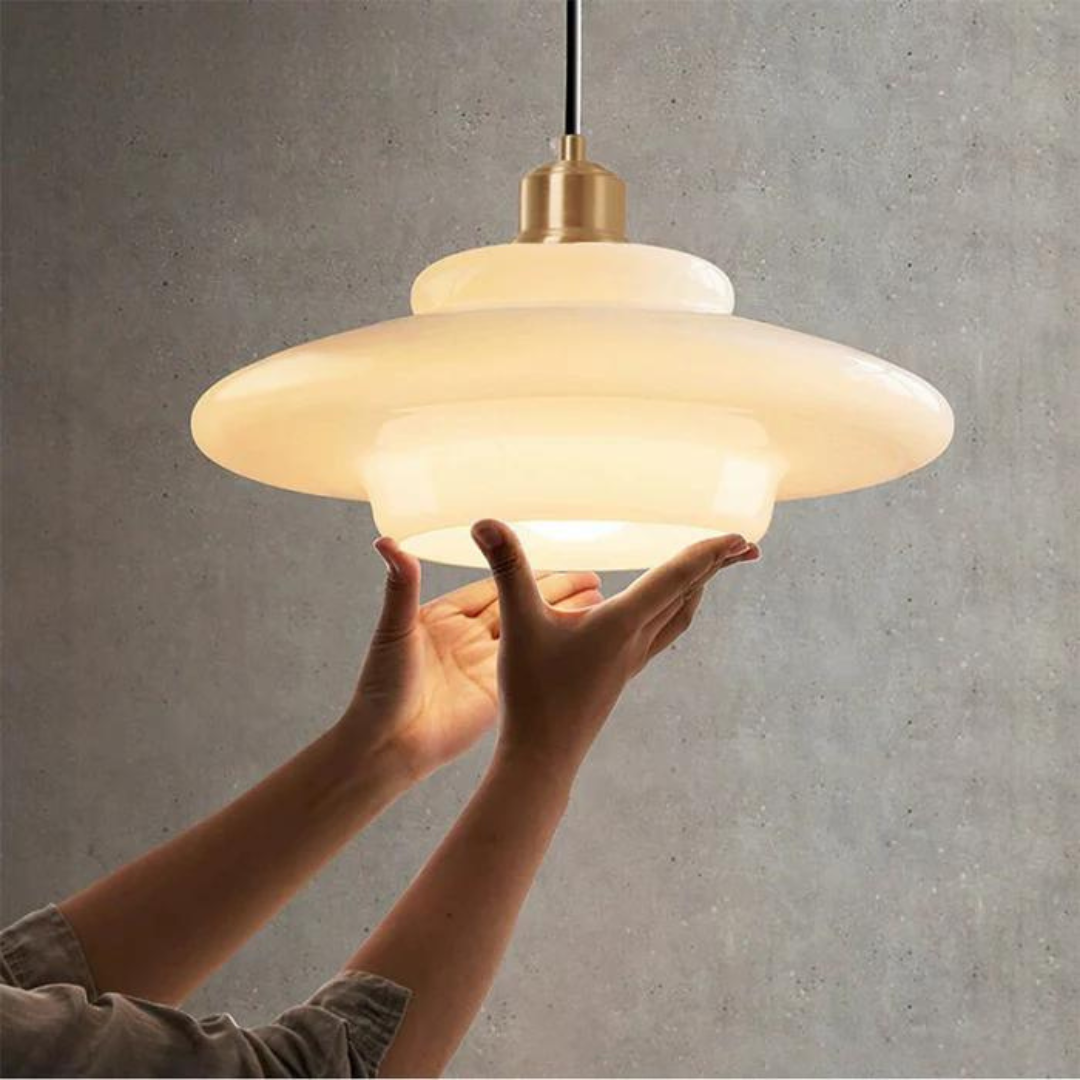 Stijlvolle glazen hanglamp met minimalistisch design voor elke ruimte