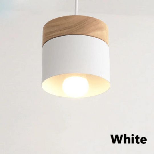 Moderne plafondlamp in hout en metaal met opvallend design