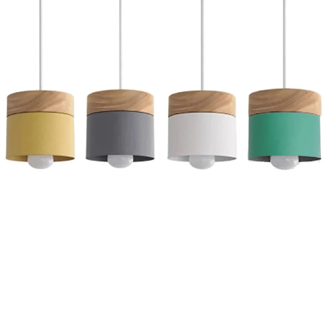 Moderne plafondlamp in hout en metaal met opvallend design