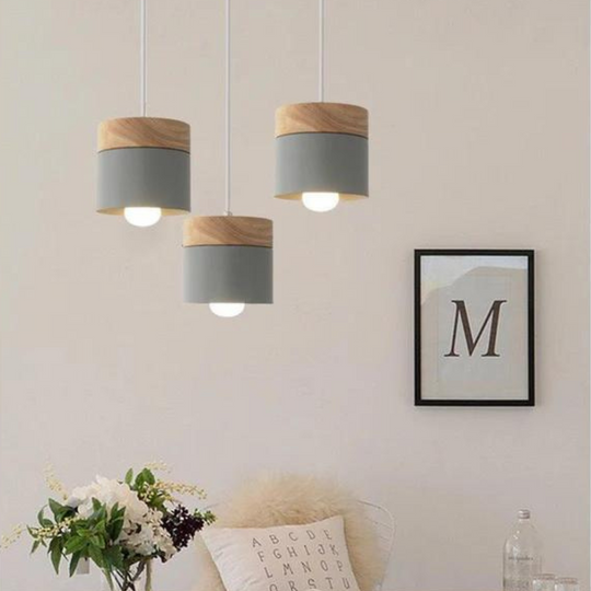 Moderne plafondlamp in hout en metaal met opvallend design