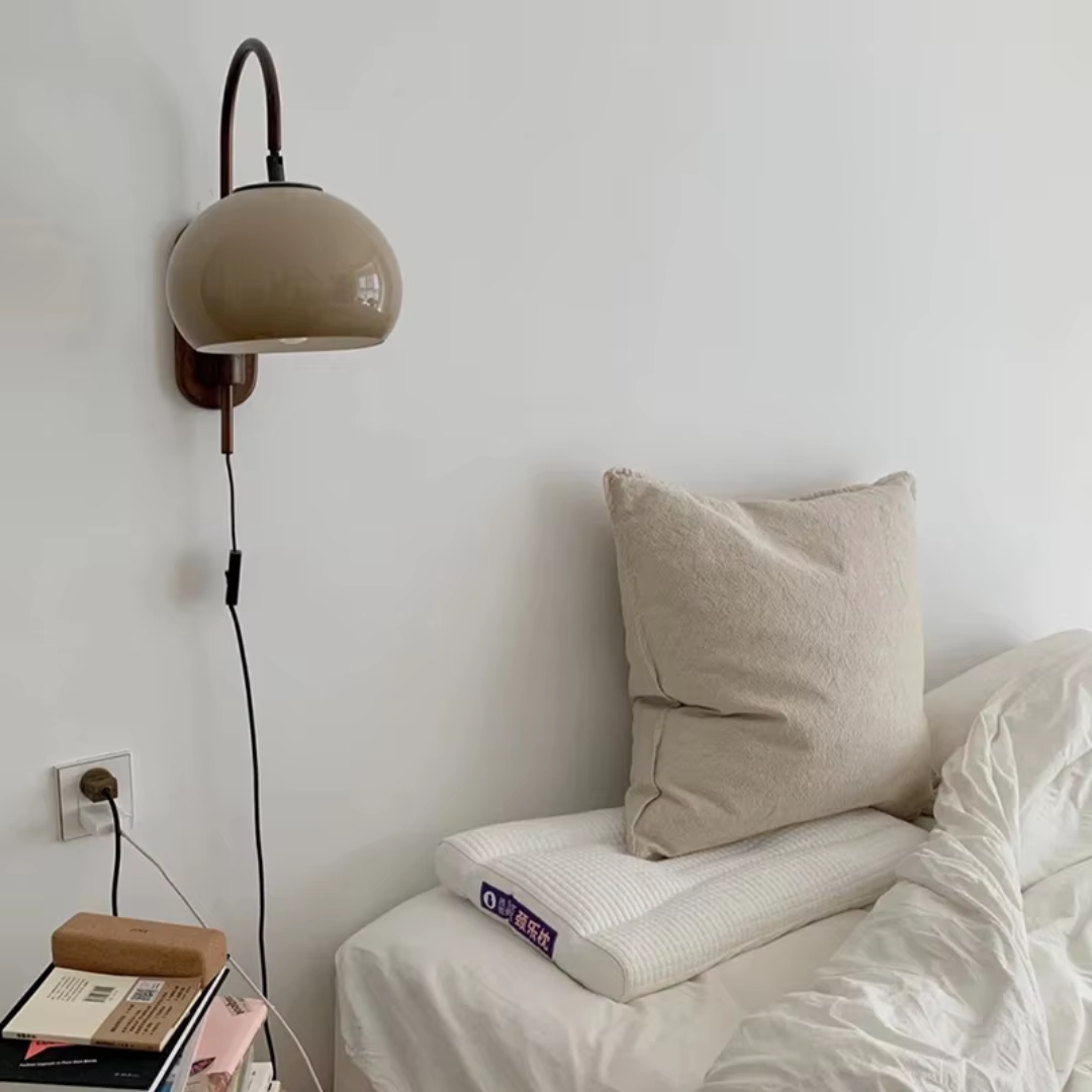 Bauhaus Draaibare Wandlamp met Glazen Kap