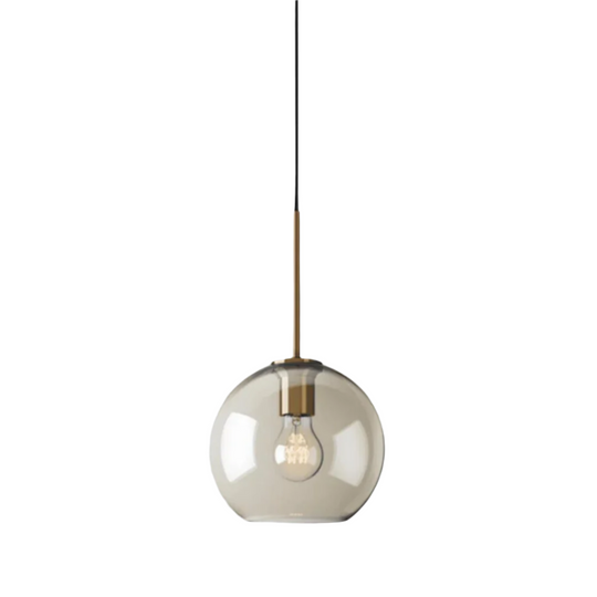 Moderne hanglamp van messing en glas met minimalistisch design