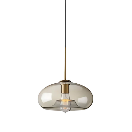 Moderne hanglamp van messing en glas met minimalistisch design