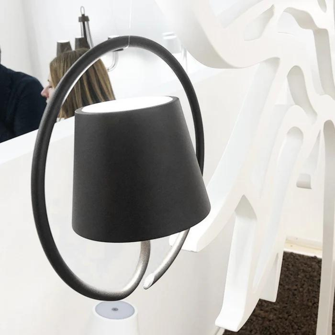 Oplaadbare LED hanglamp met minimalistisch design voor binnen en buiten