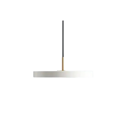 Scandinavische hanglamp met minimalistisch design en warme verlichting