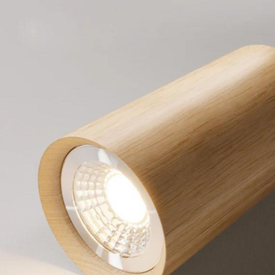 Minimalistische houten plafondlamp met verstelbare spots en duurzame afwerking