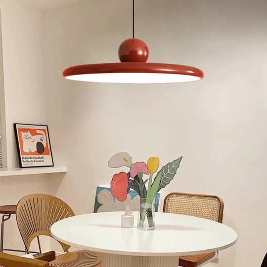 Moderne glazen hanglamp in Bauhaus stijl met speelse UFO-vorm