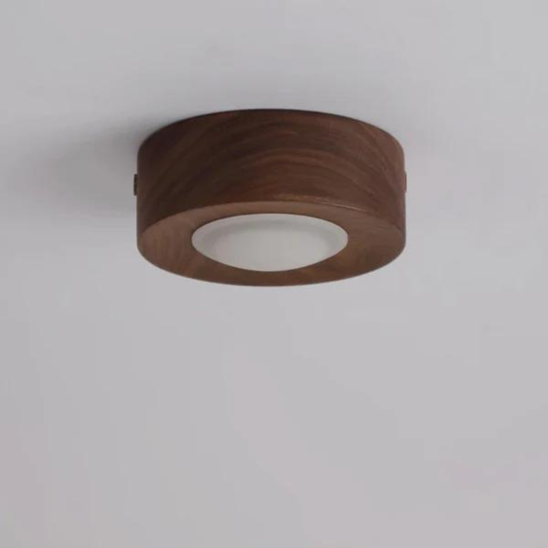 Moderne plafondlamp met walnoot of essen hout voor sfeervolle verlichting