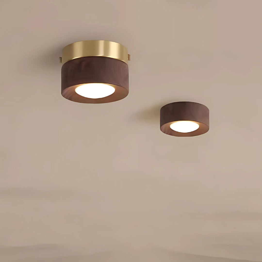 Moderne plafondlamp met walnoot of essen hout voor sfeervolle verlichting