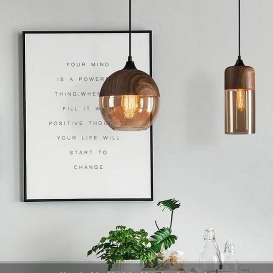 Scandinavische houten plafondlamp met getint glas en verstelbare hoogte