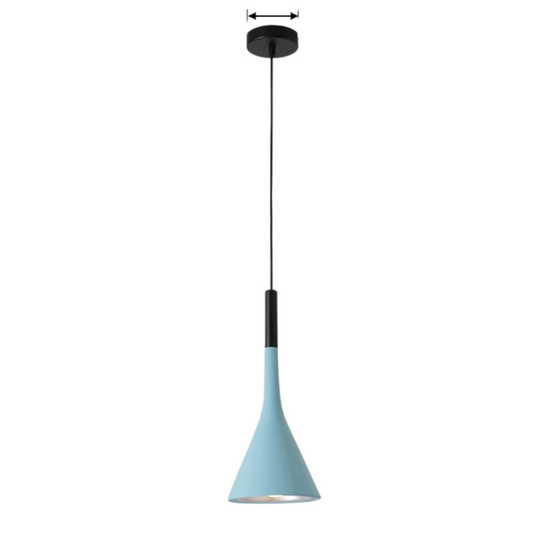 Elegante driehoekige hanglampen met modern design en warme verlichting