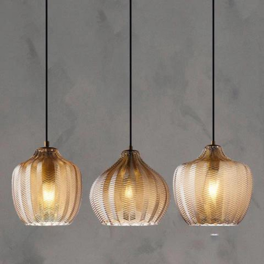 Moderne glazen hanglamp met Scandinavisch design voor sfeervolle verlichting