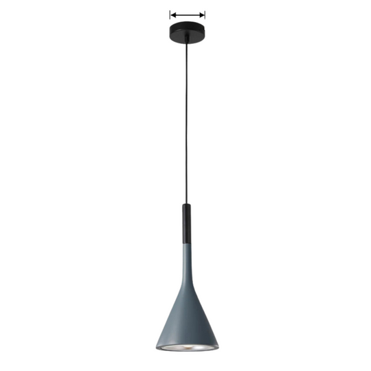 Elegante driehoekige hanglampen met modern design en warme verlichting