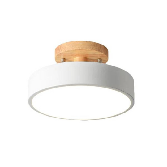 Scandinavische plafondlamp met houten details en energiezuinige LED-verlichting