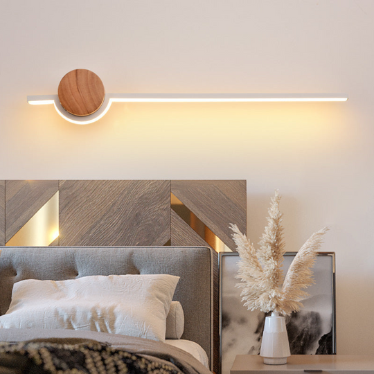 Scandinavische Lineaire Wandlamp van Hout en Metaal voor Slaapkamer