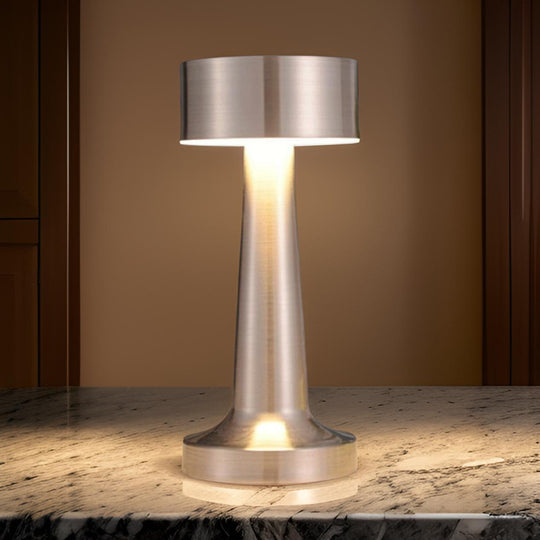 Voss' - Moderne tafellamp met dimbare LED en luxe afwerking